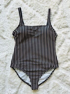 Shade & Shore Striped Ribbed Full Coverage One Piece Swimsuit Size M